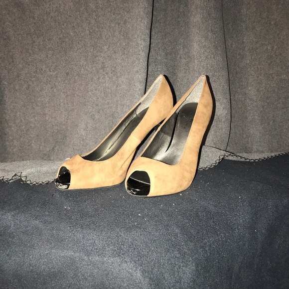 Shoes - Picture 1 of 3